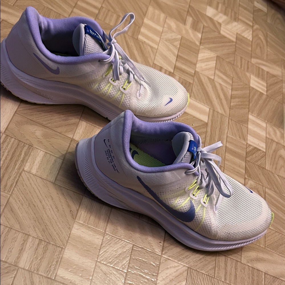 Nike Women's White and Lavender Athletic Shoes - Picture 5 of 8
